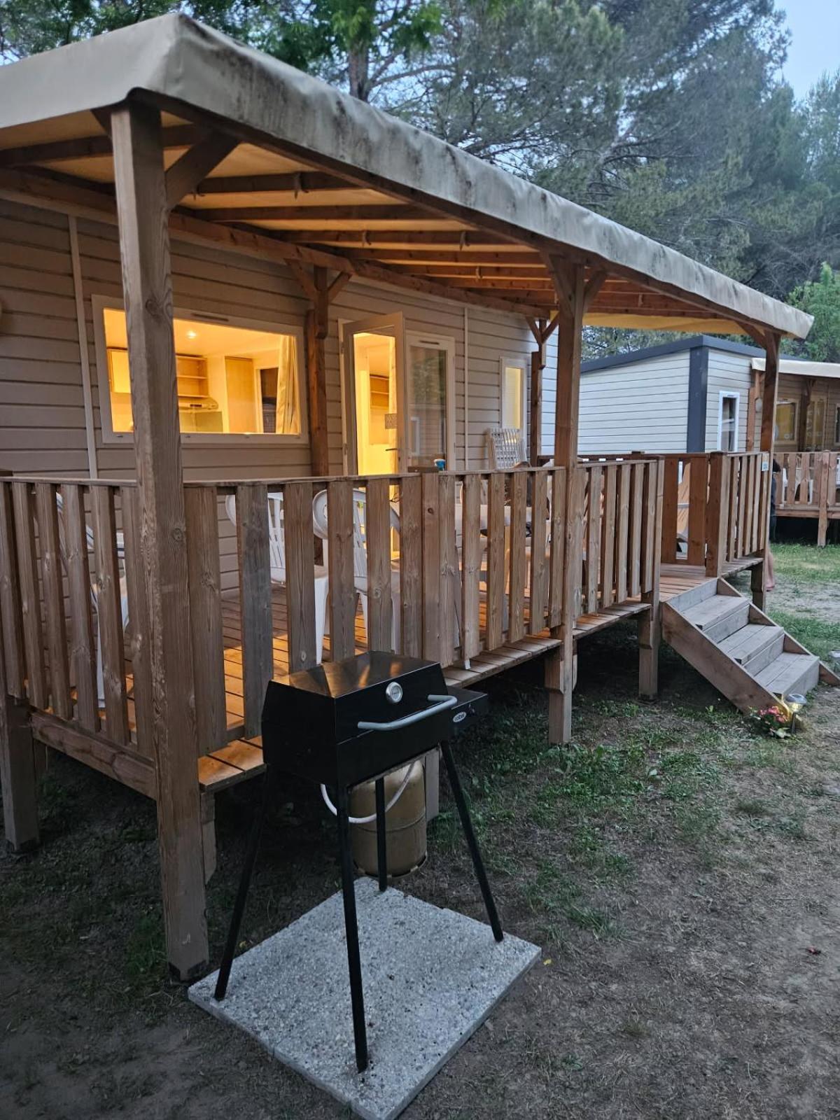 Mobil-Home 6 Personnes Chez Maylia Cadenet Exterior foto