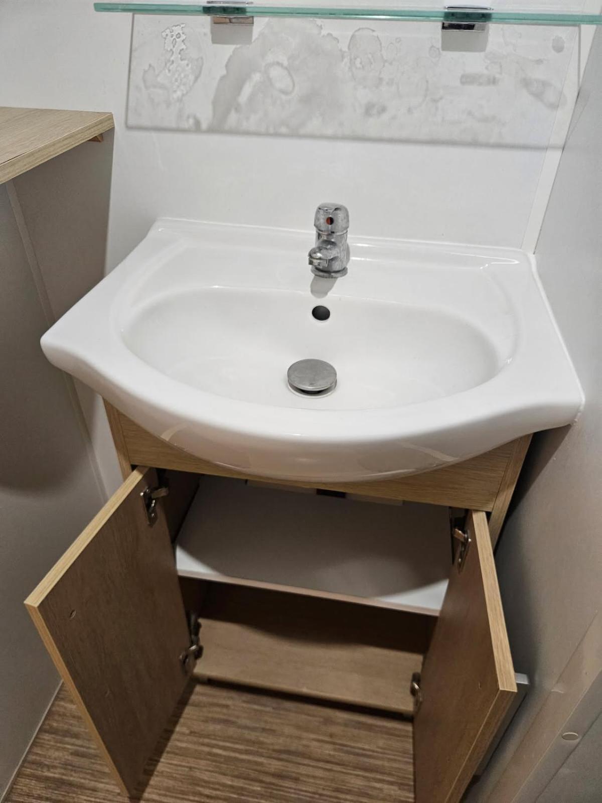 Mobil-Home 6 Personnes Chez Maylia Cadenet Exterior foto